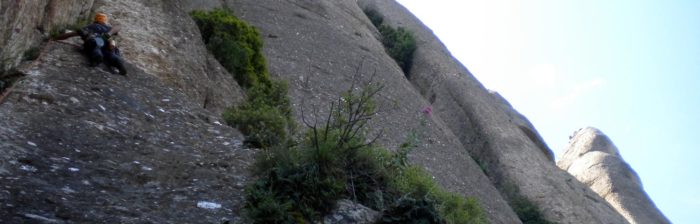 Primera tirada, a l'ombra de la soberga Muralla Nord d'Agulles